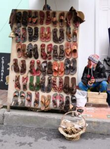 ¿Cuánto se gana vendiendo sandalias?