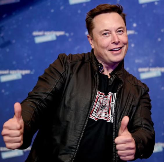 ¿Cuánto gana Elon Musk al día?