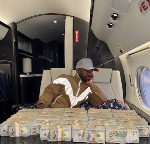 ¿Quién es el boxeador más millonario?