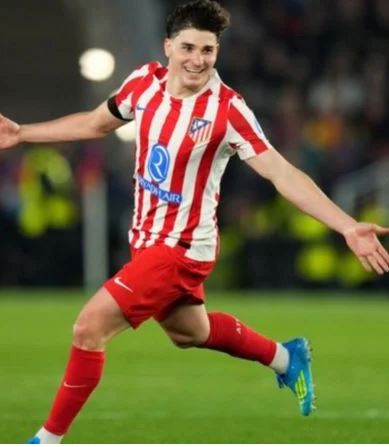 ¿Cuánto gana Julián Álvarez?