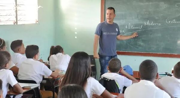 ¿Cuánto gana un maestro de primaria en Sonora?