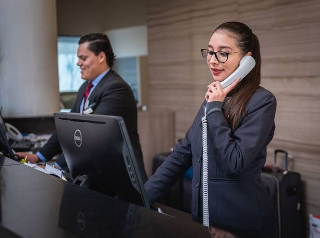 Cuánto gana una recepcionista
