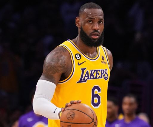 Cuánto dinero gana LeBron James