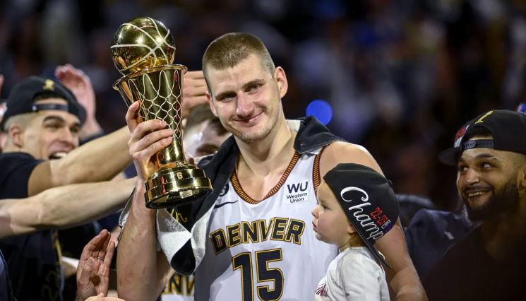 ¿Cuánto gana Nikola Jokić?