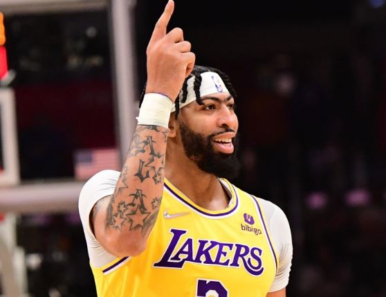 Cuánto gana Anthony Davis