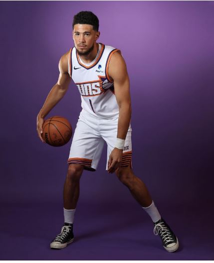 ¿Cuánto gana Devin Booker?