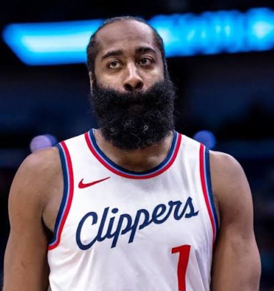 ¿Cuánto gana James Harden?