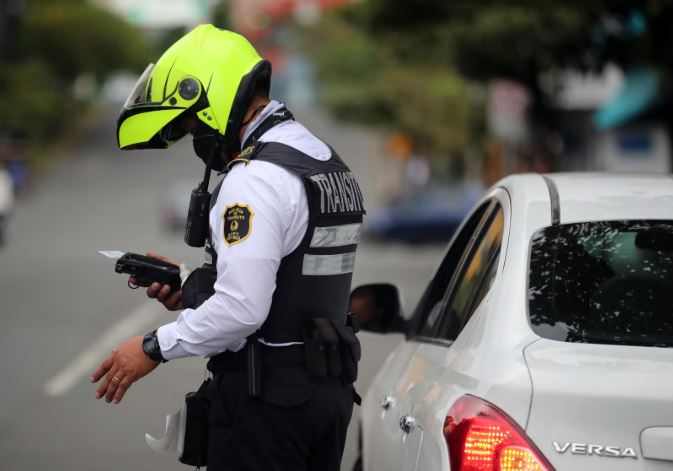 ¿Cuánto gana un oficial de tránsito en Costa Rica?