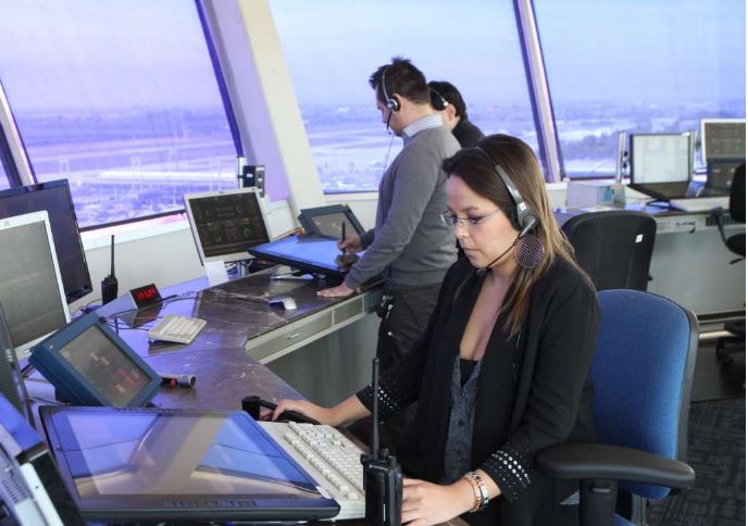 ¿Cuánto gana un controlador de tránsito aéreo?