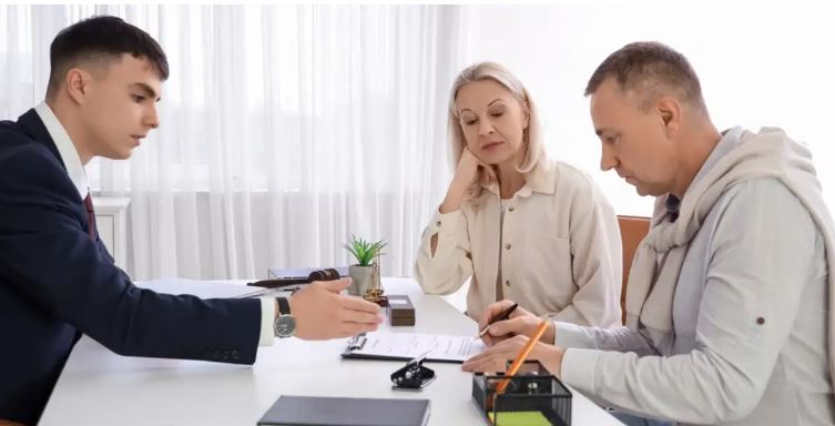 ¿Cuánto cobra un abogado por divorcio?
