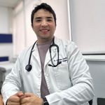 ¿Cuánto gana un médico general en Chile? [Salario 2026, experiencia y mejores oportunidades]