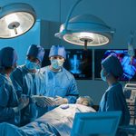 Cuánto gana un médico cirujano al mes en 2026: salarios, factores y cuánto puede llegar a cobrar