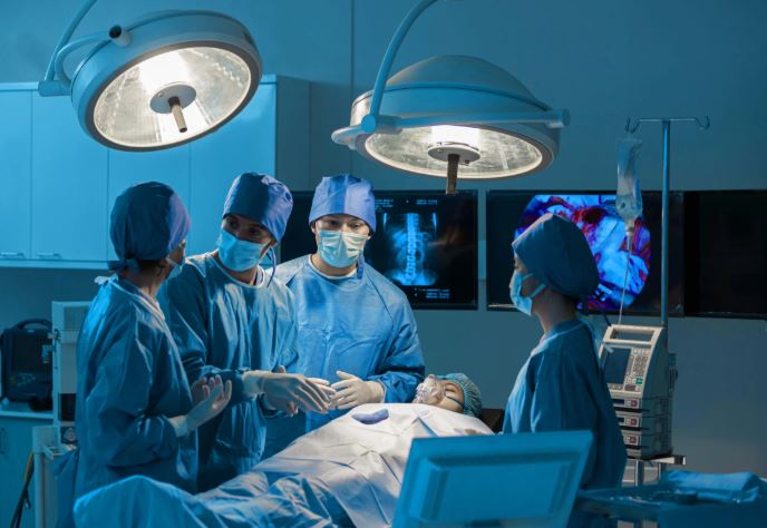 Cuánto gana un médico cirujano al mes