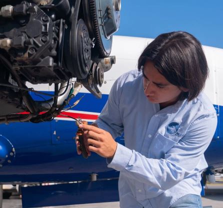 ¿Cuánto gana un técnico en mantenimiento aeronáutico?