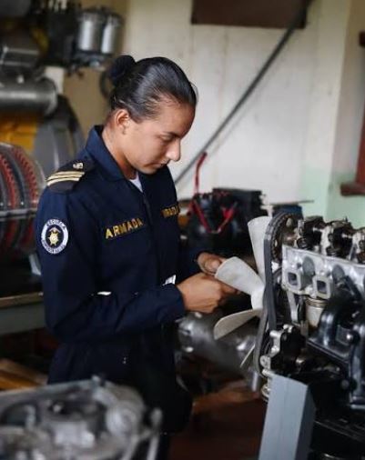 ¿Cuánto gana un mecánico naval?